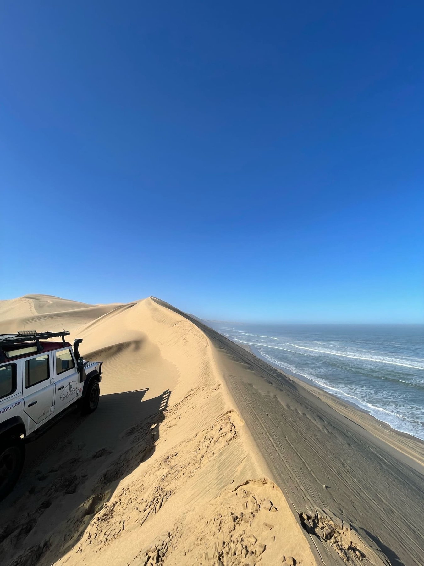 Namibia: wo die Dünen auf den Atlantik treffen.